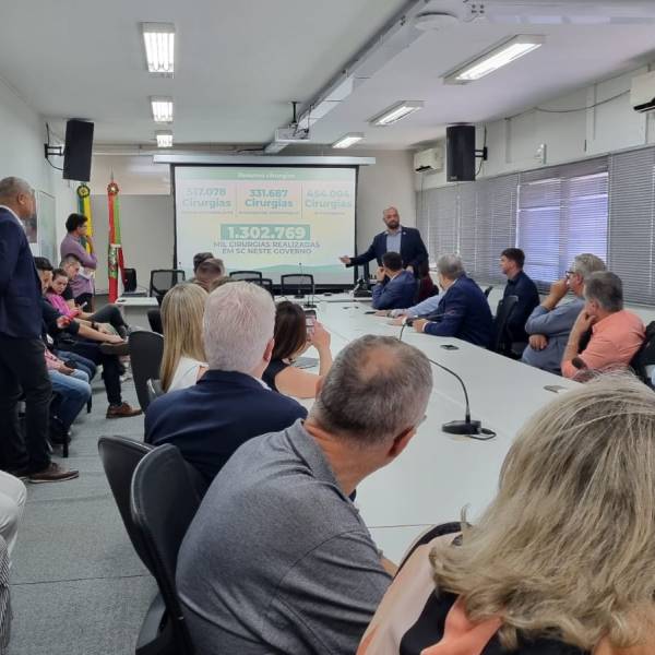 Saúde SC discute avanços e investimentos na saúde do Vale do Itapocu com prefeitos, deputados e secretários de saúde 