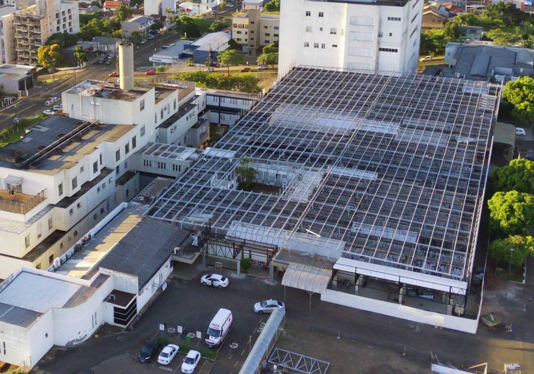 Governo do Estado investe na modernização do telhado do Hospital Regional do Oeste em Chapecó