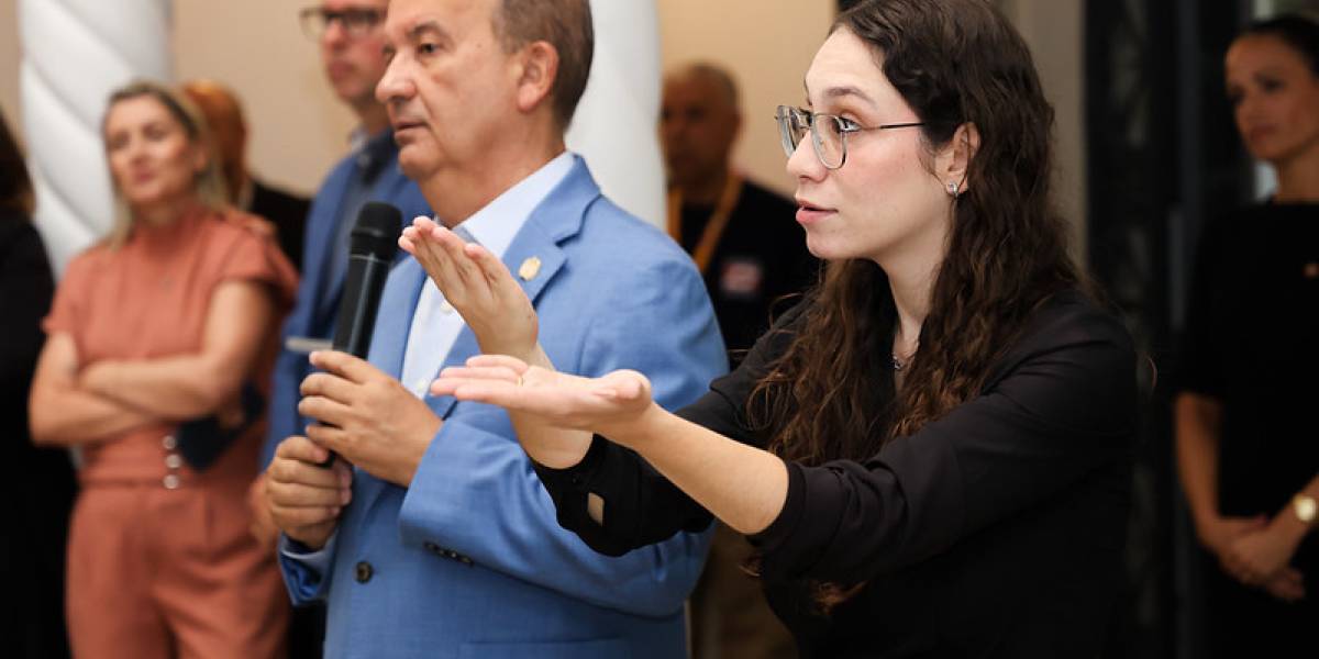 Lançado pelo Governo do Estado, “SC em Libras” está disponível em hospitais públicos 