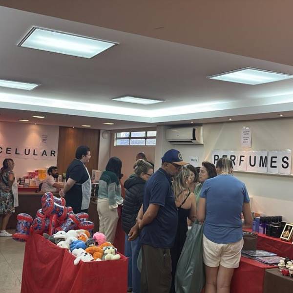 Voluntárias da Maternidade Carmela Dutra promovem bazar beneficente em São José