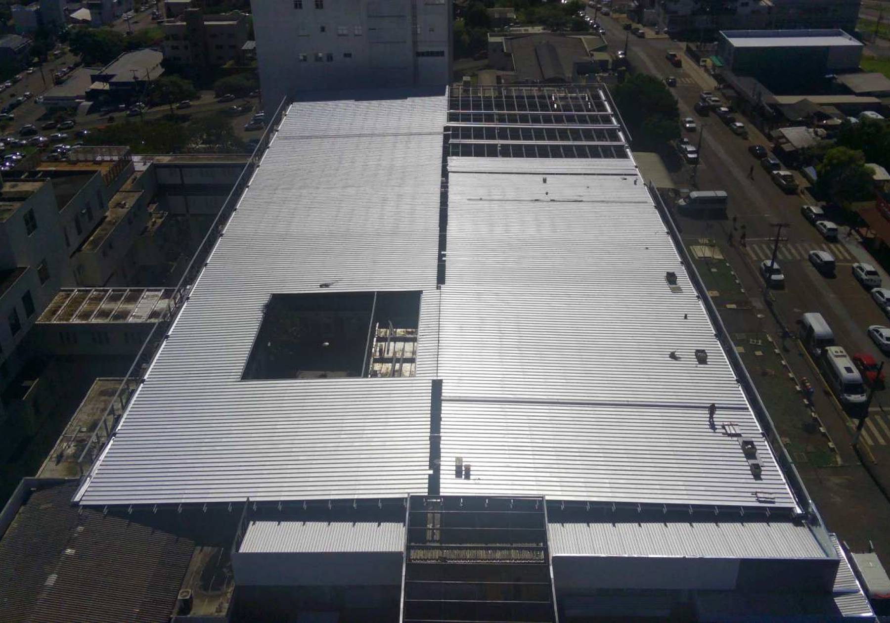 Saúde em Obras: Estado avança em mais de 80% da revitalização do telhado do Hospital Regional do Oeste em Chapecó