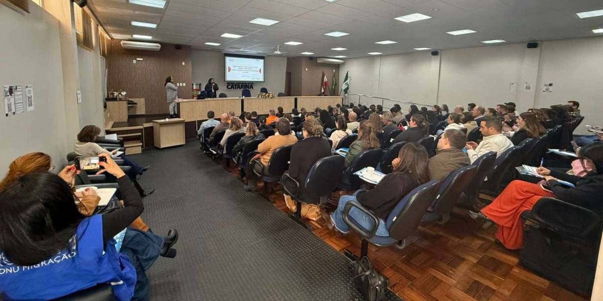 Saúde prepara profissionais do Oeste para atuação em abrigos temporários durante desastres