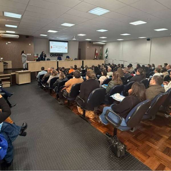 Saúde prepara profissionais do Oeste para atuação em abrigos temporários durante desastres