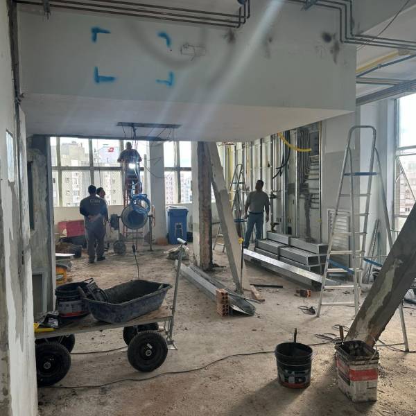 Saúde em Obras: Trabalhos de ampliação da nova UTI do Hospital Governador Celso Ramos avançam