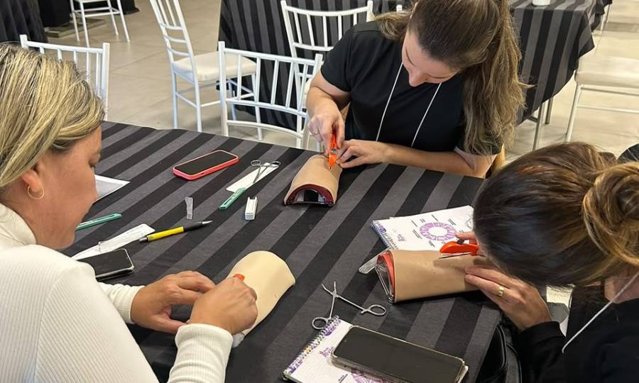 Saúde capacita mais de 400 profissionais para inserção de implante contraceptivo subdérmico em Santa Catarina