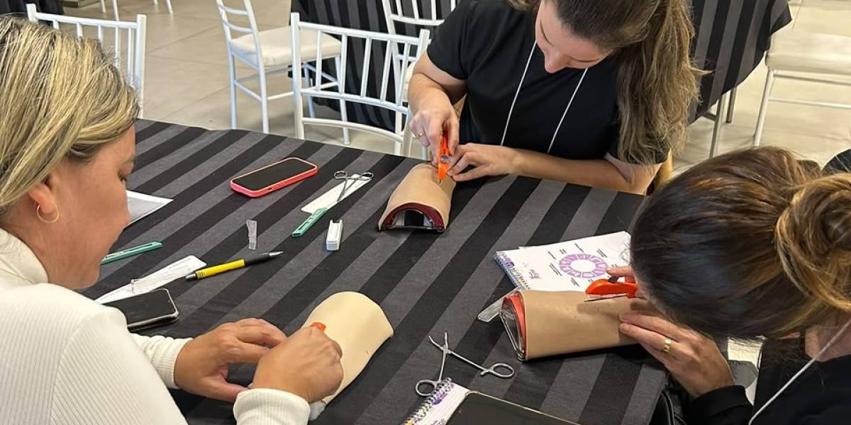 Saúde capacita mais de 400 profissionais para inserção de implante contraceptivo subdérmico em Santa Catarina