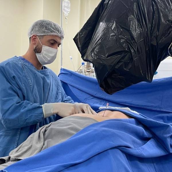 Hospital Celso Ramos realiza primeiro procedimento combinado de medicina regenerativa para tratamento de dor crônica