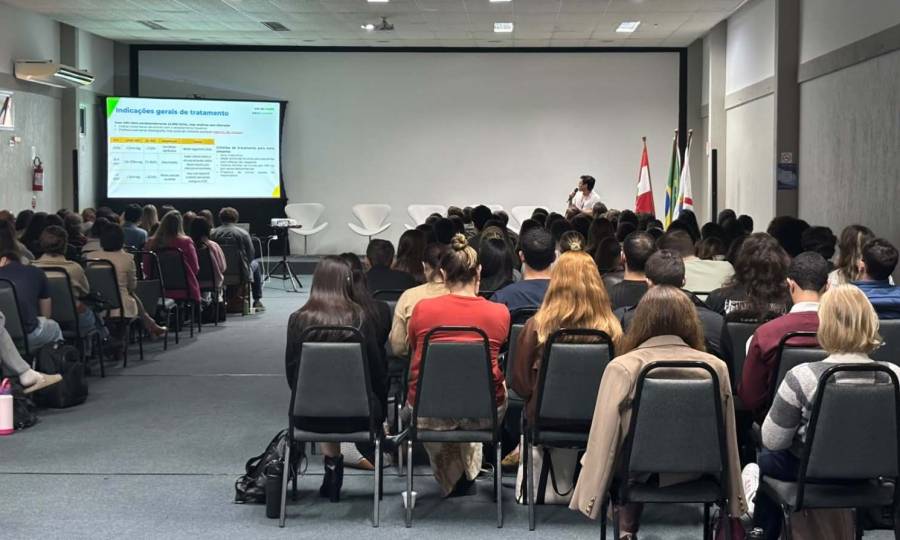 Capacitação reúne profissionais para fortalecer o enfrentamento às hepatites virais em Santa Catarina