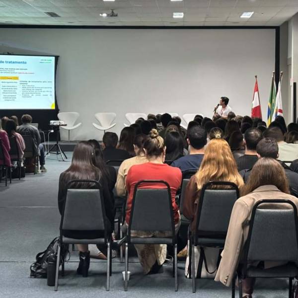 Capacitação reúne profissionais para fortalecer o enfrentamento às hepatites virais em Santa Catarina