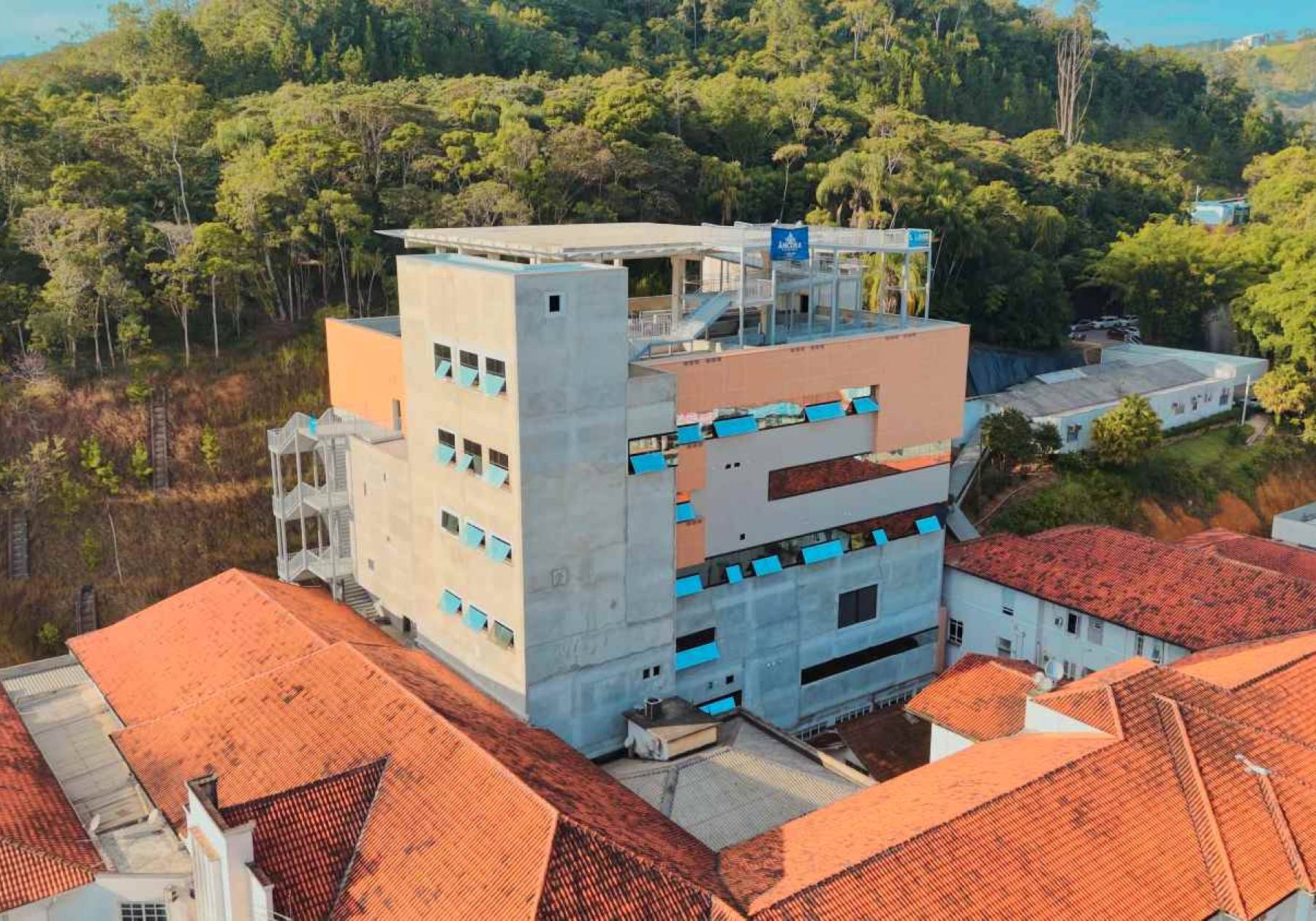 Com recursos do Governo do Estado, nova torre do Hospital Azambuja chega à 80% de execução em Brusque