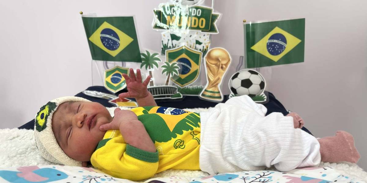 Hospital Regional Ruth Cardoso realiza sessão de fotos com bebês em alusão à Copa do Mundo