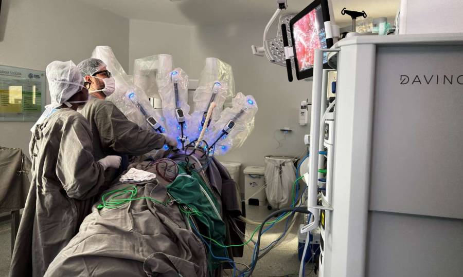 Hospital Azambuja realiza primeira cirurgia robótica oncológica pelo SUS em Santa Catarina
