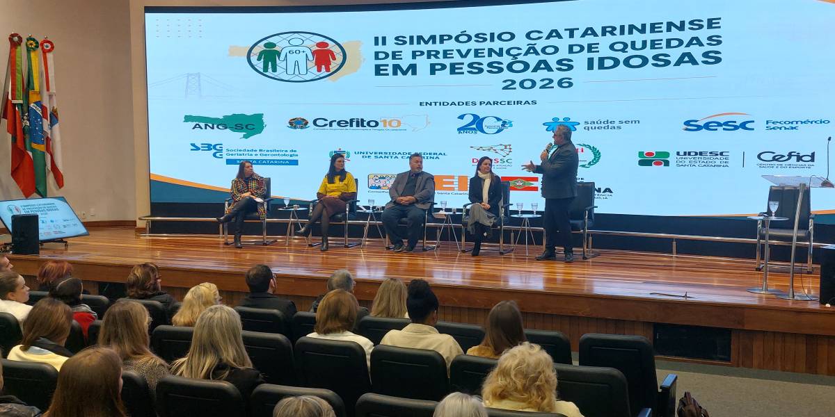 Saúde debate estratégias para prevenção de quedas em idosos durante simpósio na Alesc 