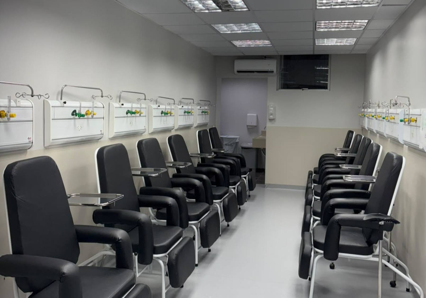 Hospital Regional de São José entrega nova Sala de Medicação para pacientes da Emergência